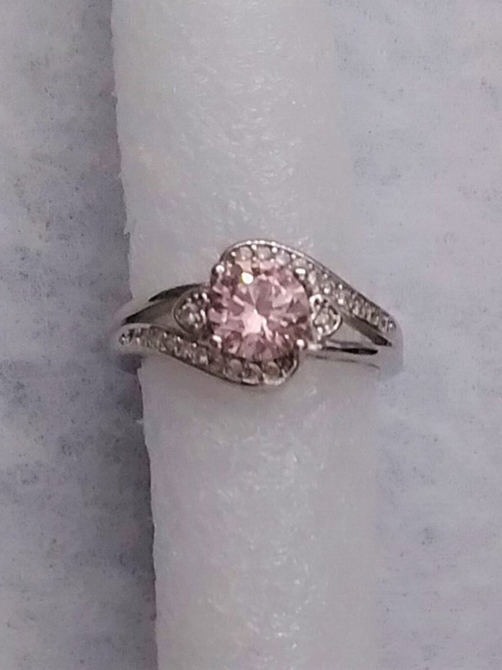 Brand New Beautiful 14K White Gold Pink Round Stone Ring – Size 7